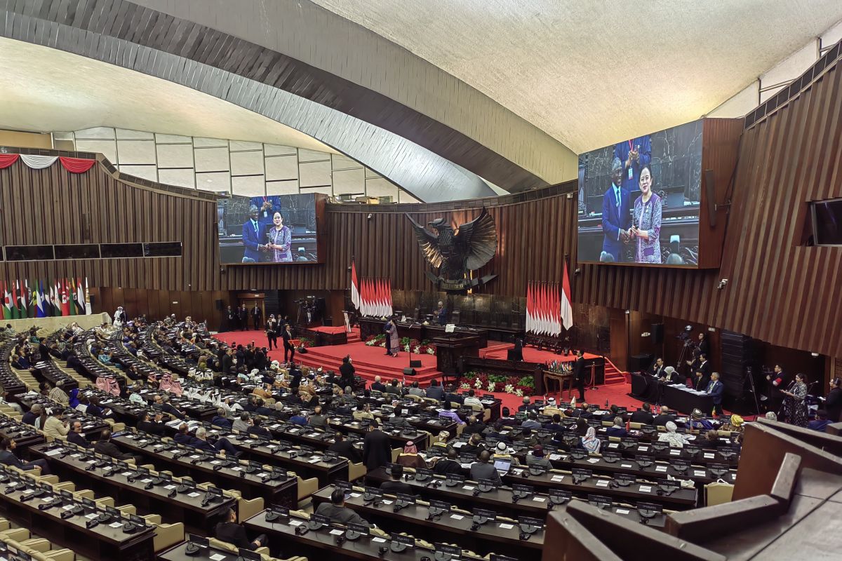 Puan terima estafet keketuan resmi jadi Presiden Ke-19 PUIC
