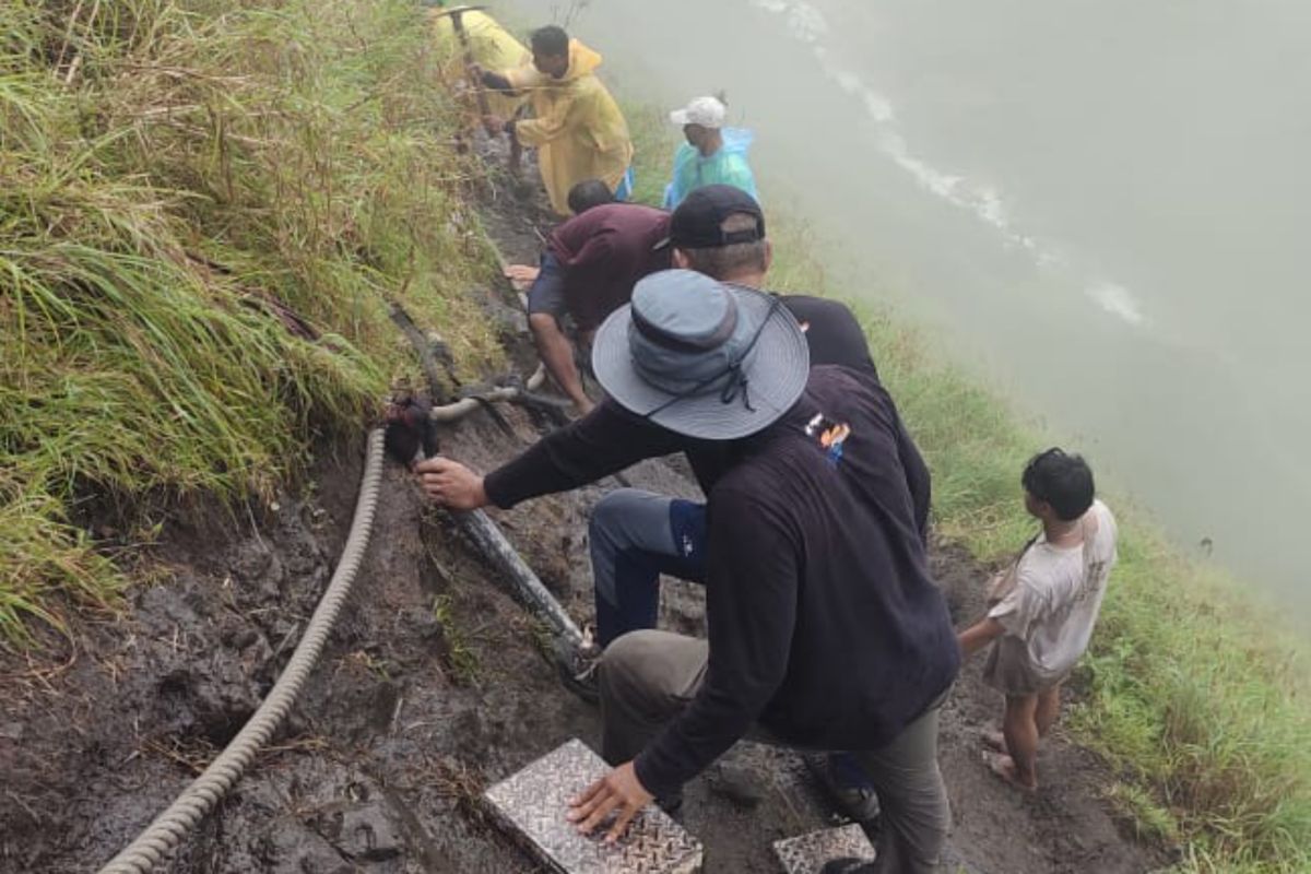 Balai TNGR perbaiki jalur pendakian menuju Gunung Rinjani