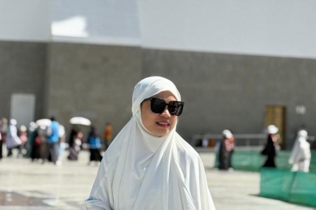Gantikan ibu yang wafat, Inayatul temani ayahanda ke tanah suci