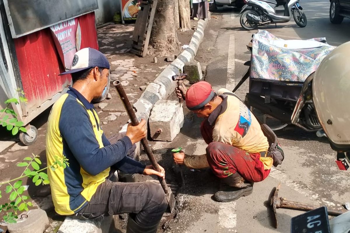 Cegah banjir, Pemkot Kediri lakukan pembersihan inlet