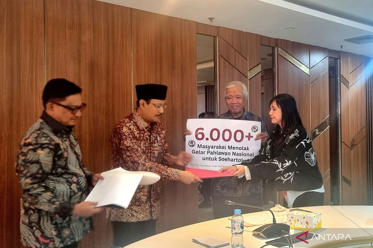Mensos terima aspirasi masyarakat tolak usulan gelar pahlawan Soeharto