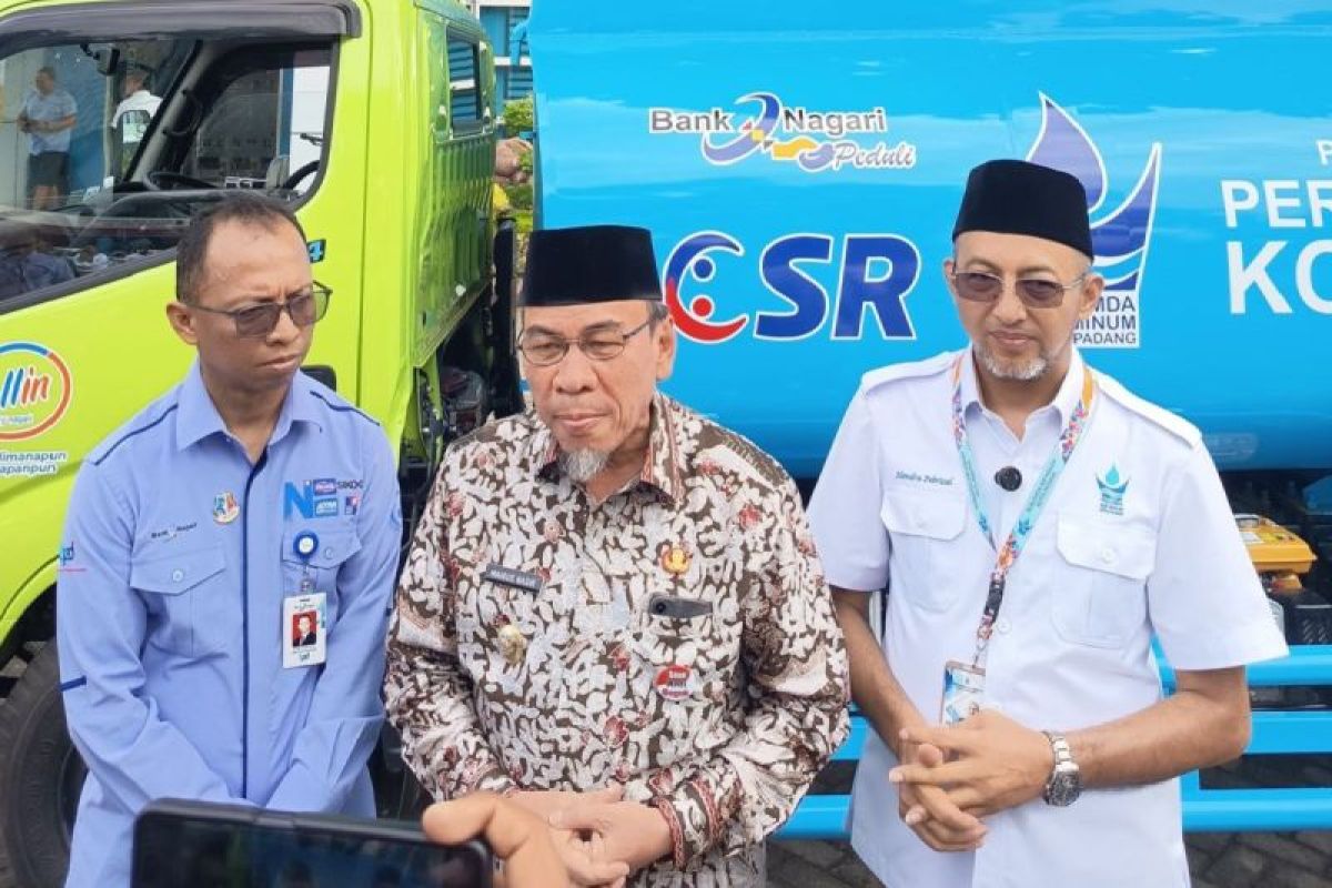 Bank Nagari serahkan bantuan CSR ke Perumda Air Minum Kota Padang