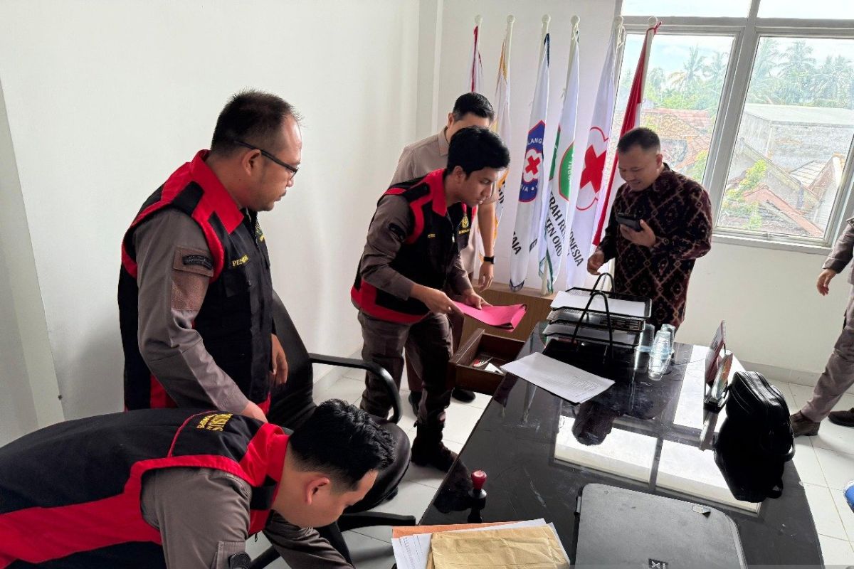 Jaksa geledah Kantor PMI OKU diduga kelola dana fiktif, sita sejumlah dokumen dan laptop