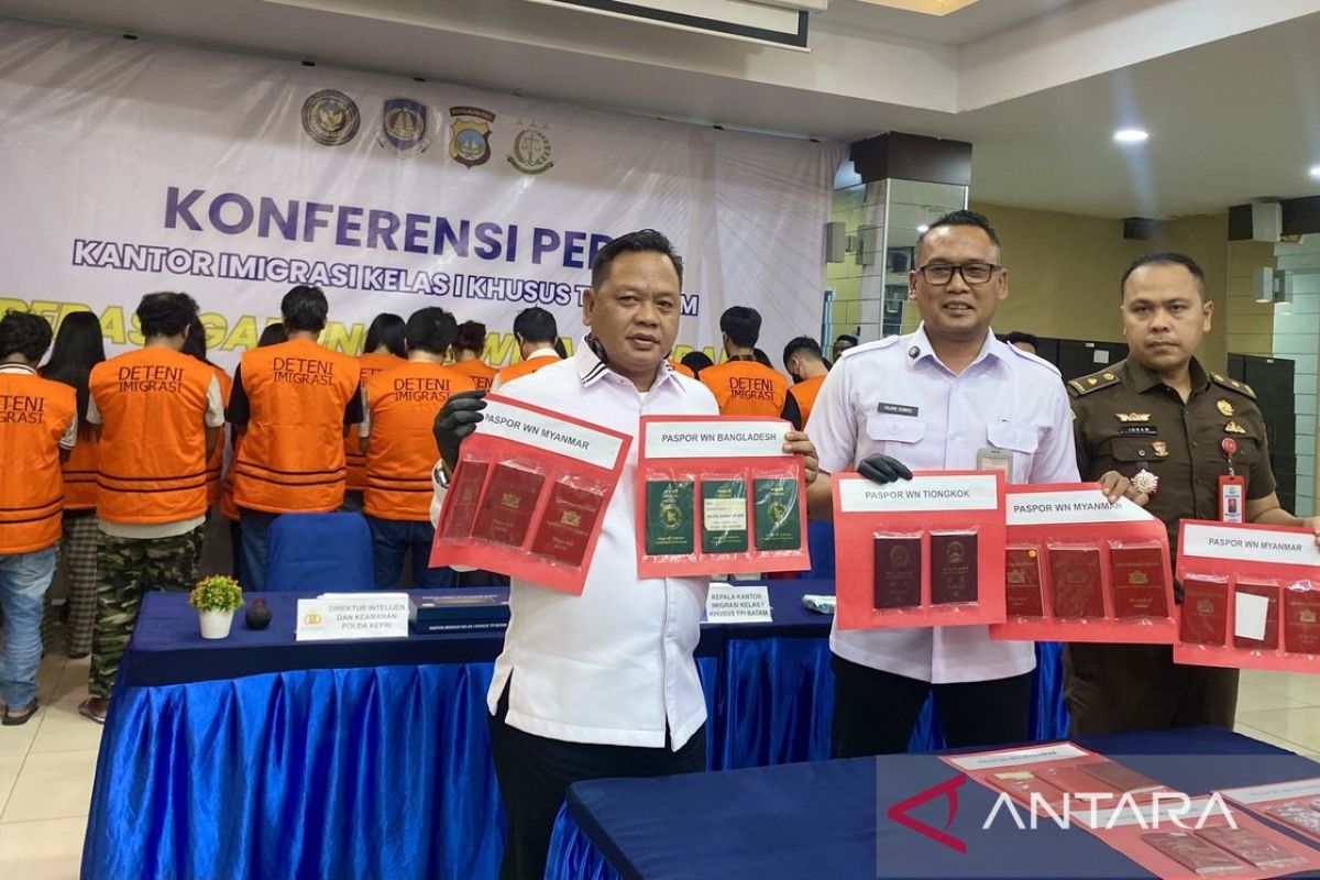 Imigrasi Batam amankan 23 WNA yang melanggar aturan keimigrasian