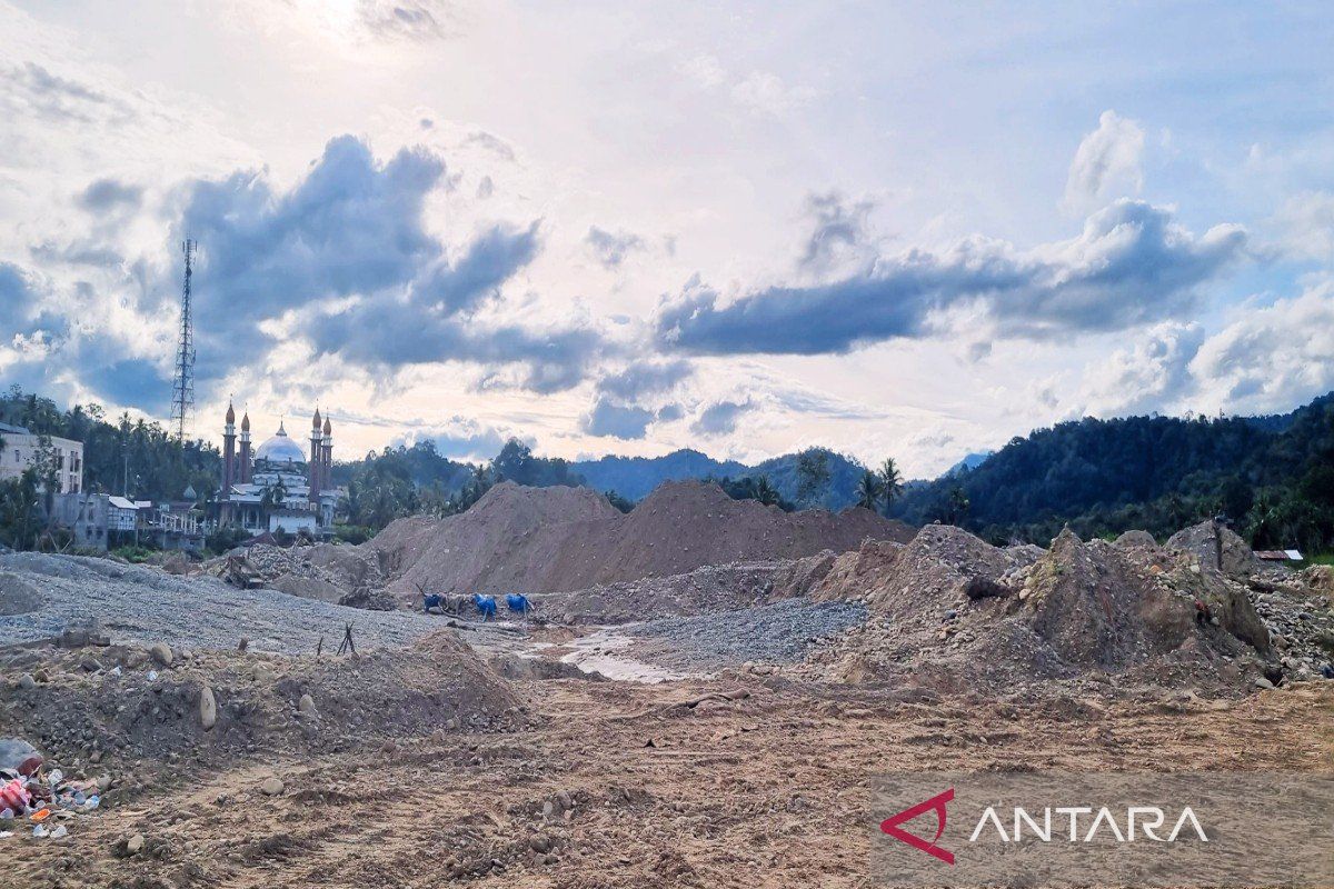 Warga minta tambang emas Kotanopan dibuka kembali, Bupati Saipullah berikan pemahaman