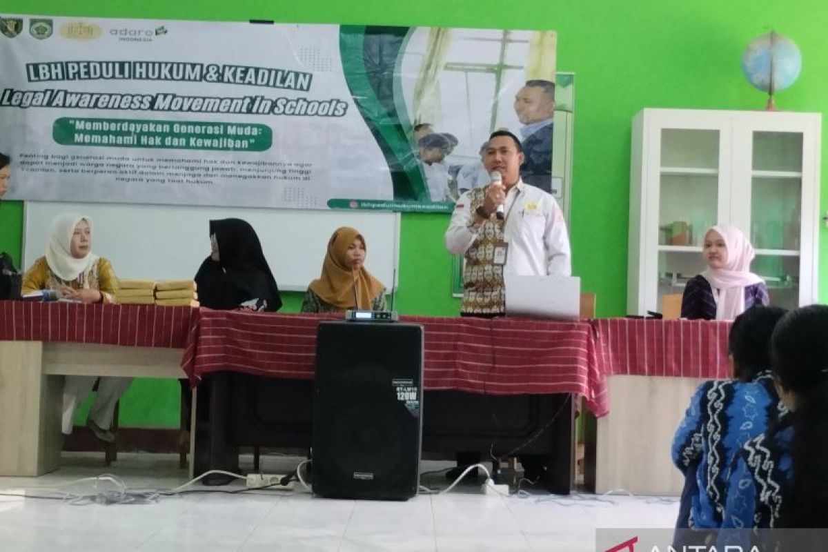 LBH Tabalong berikan pengenalan hukum bagi siswa SMPN 2 Tanta