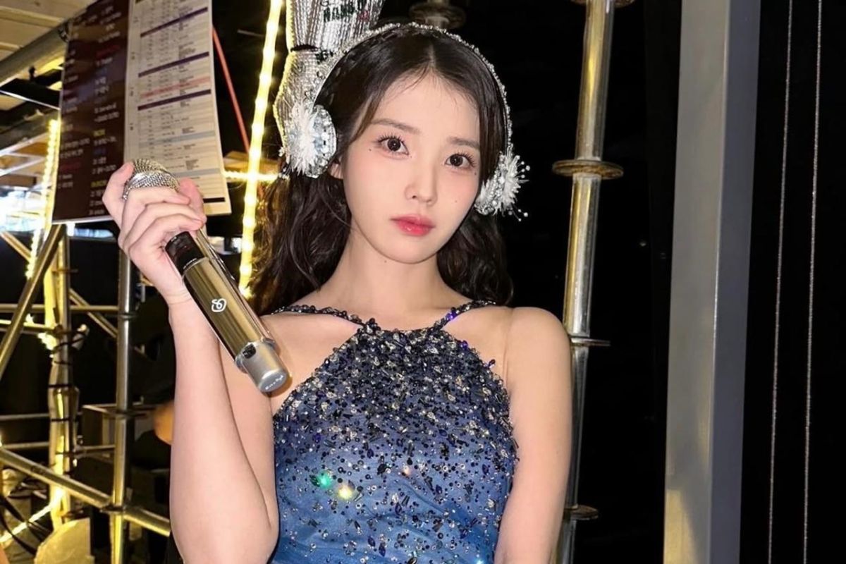 IU bersiap kembali dengan album baru "Flower Bookmark 3"