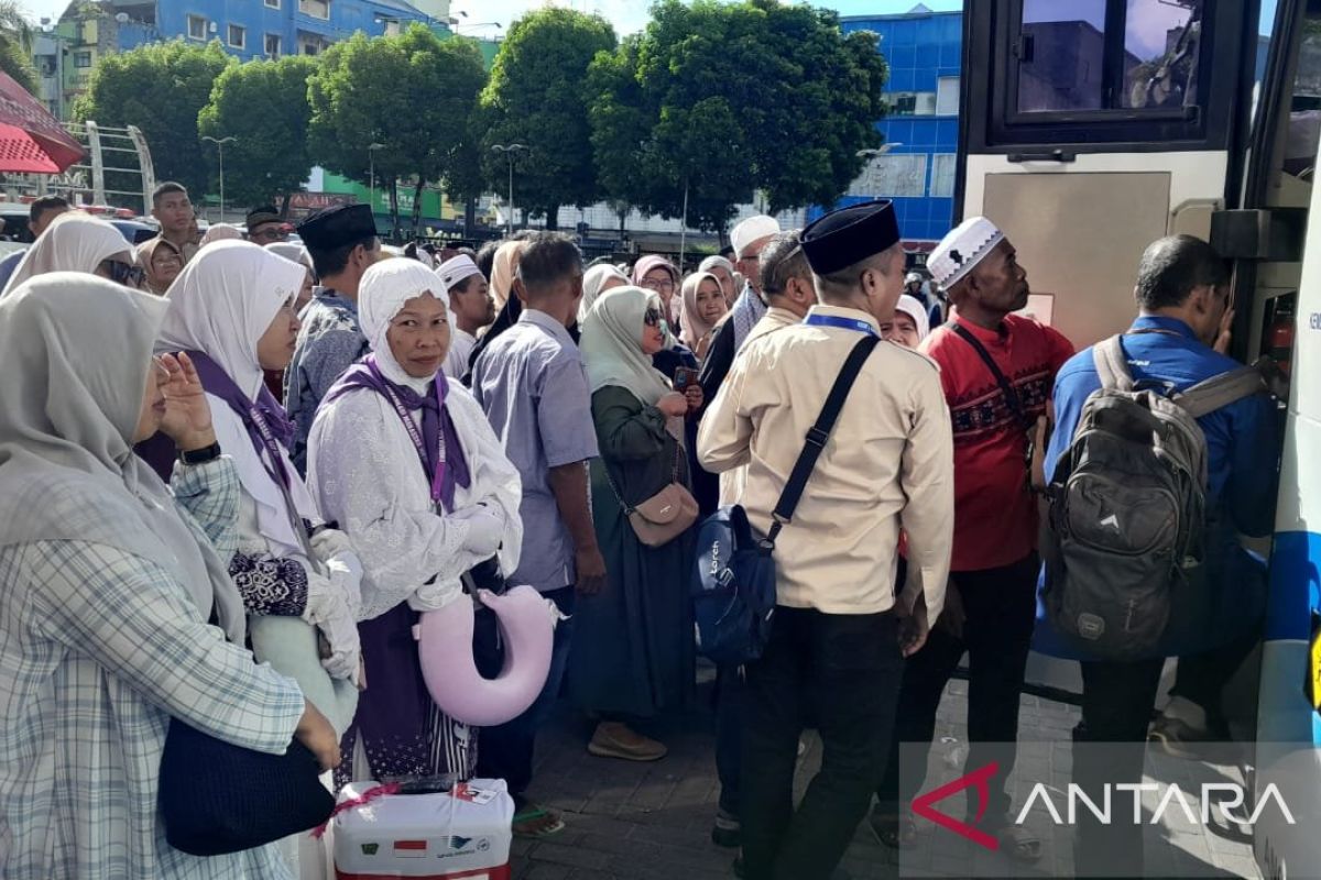 Pemkot Ambon lepas keberangkatan 321 calon haji