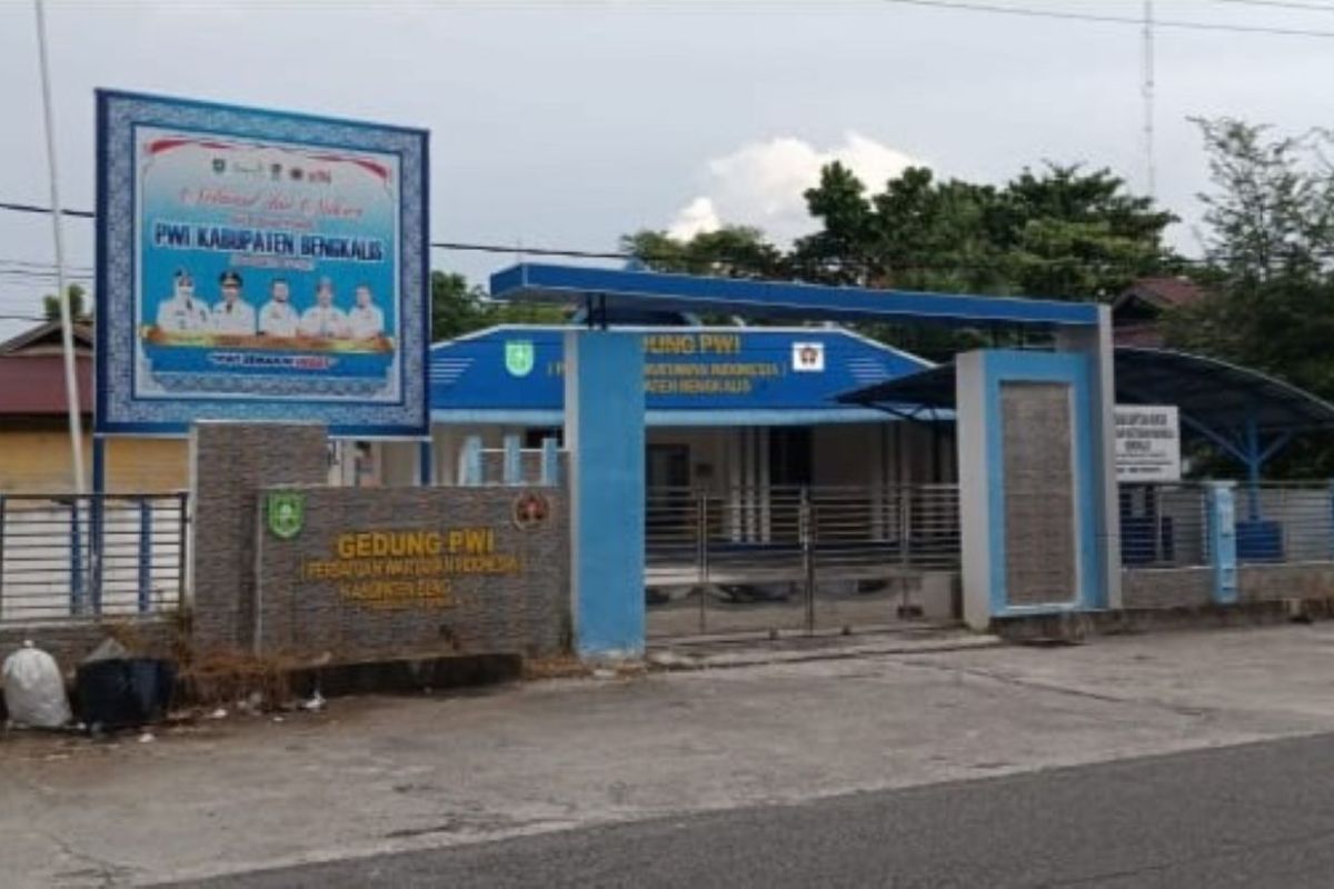 Plt PWI Bengkalis minta Bupati ambil alih kantor PWI