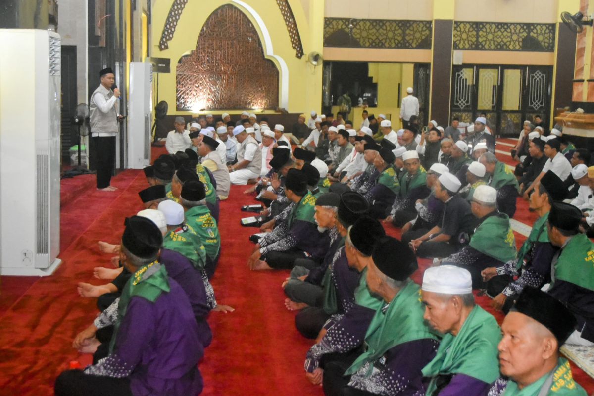 Wabup Sarolangun lepas kloter BTH 16, semoga menjadi haji mabrur