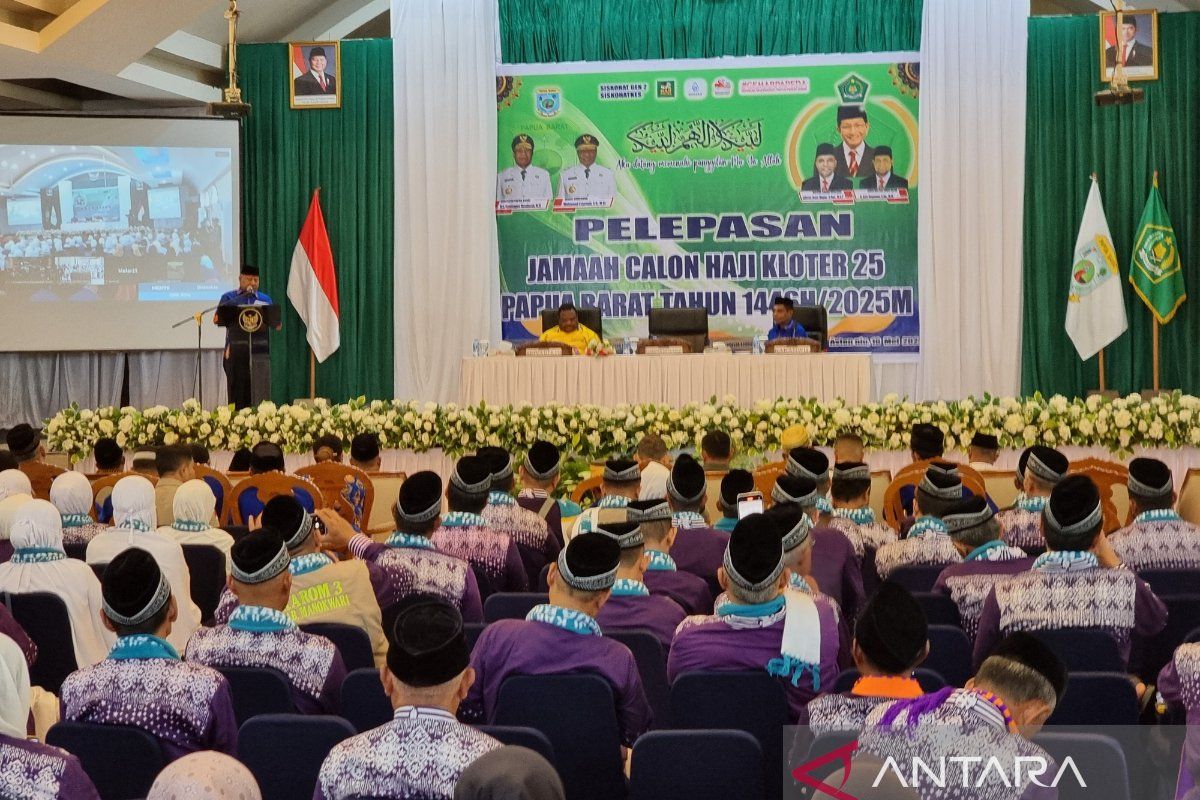 Papua Barat berangkatkan 393 calon haji kloter 25 ke Tanah Suci
