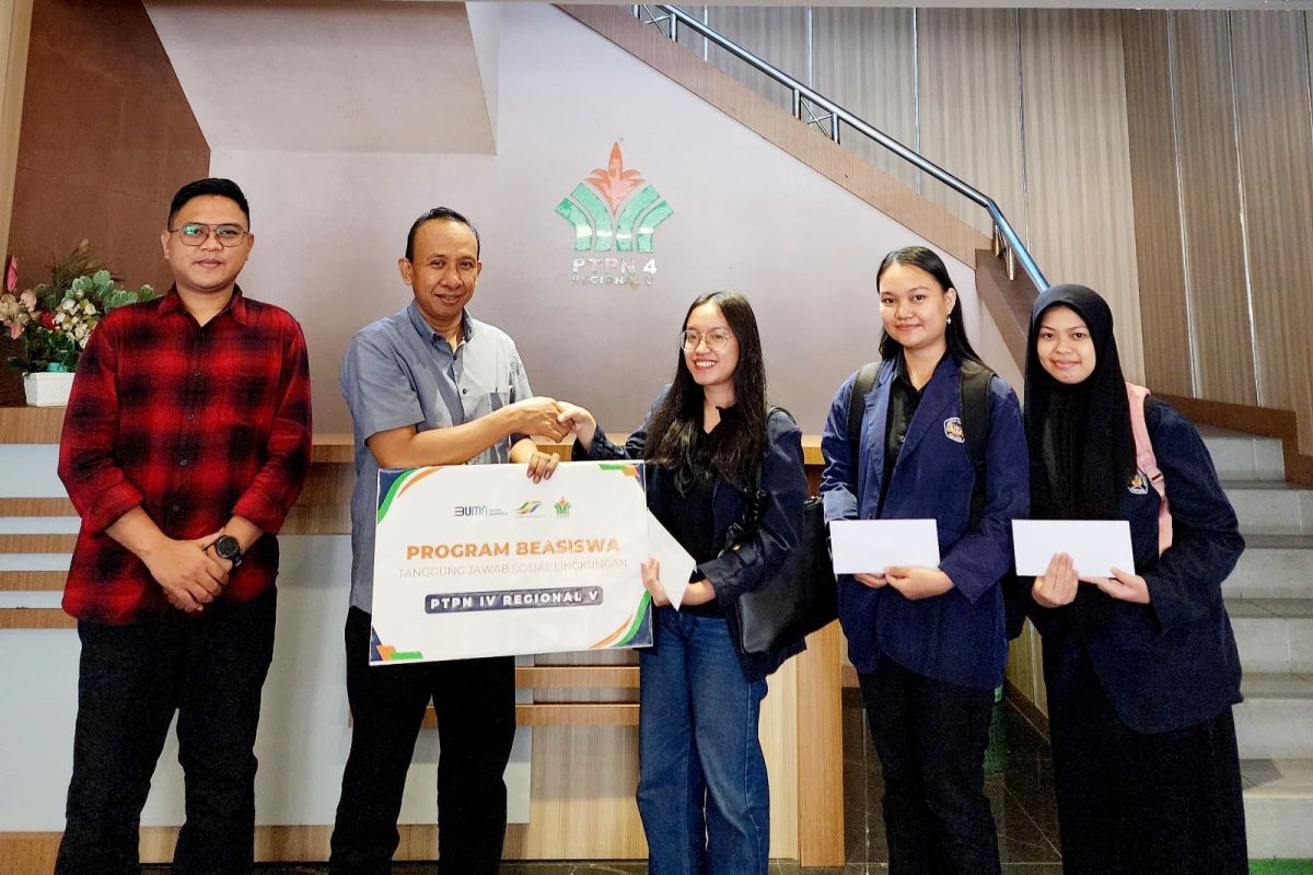 PTPN IV Regional 5 berikan beasiswa sasar 18 mahasiswa berprestasi