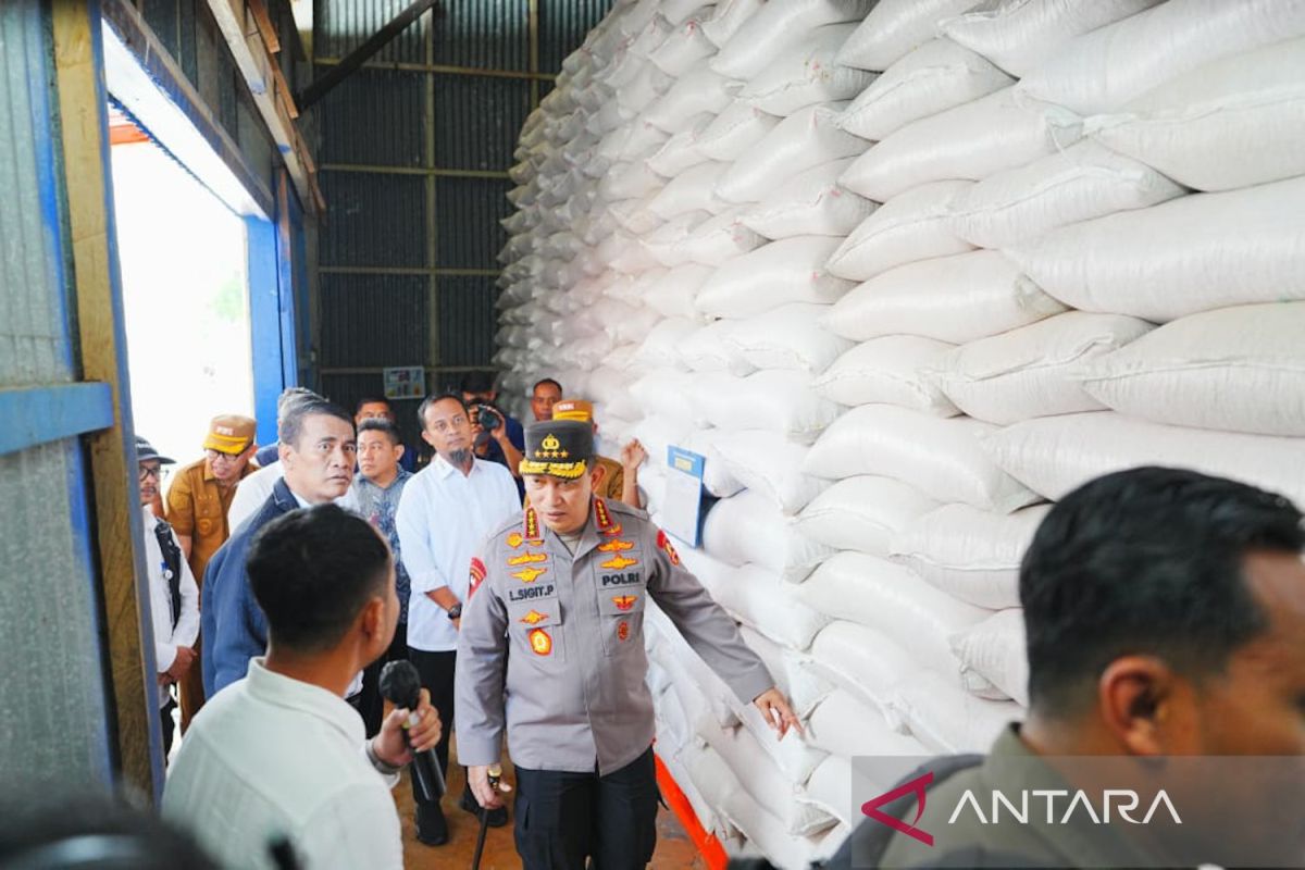 Kapolri dan Mentan tinjau gudang Bulog dalam rangka ketahanan pangan