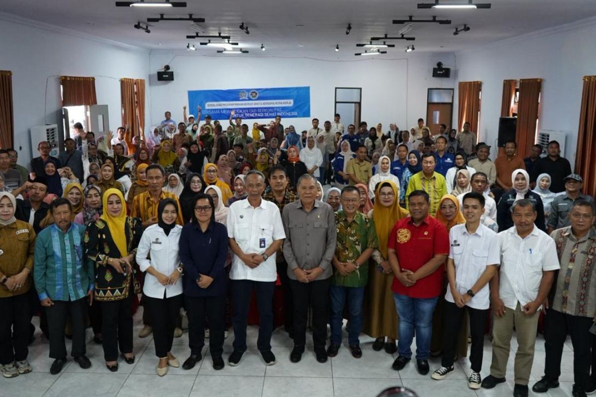 DPR RI bersama BGN sosialisasi MBG kepada ratusan warga di Konawe