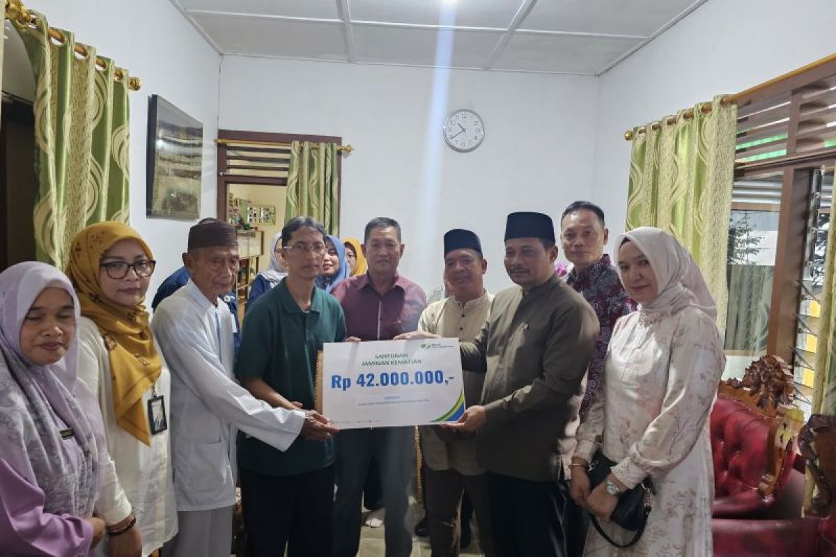 BPJS Ketenagakerjaan Pangkalpinang serahkan santunan kematian ke ahli waris anggota KORPRI Babel