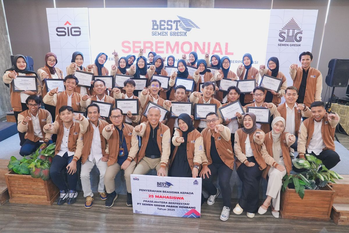 Dukung Asta Cita, Semen Gresik salurkan beasiswa ke mahasiswa