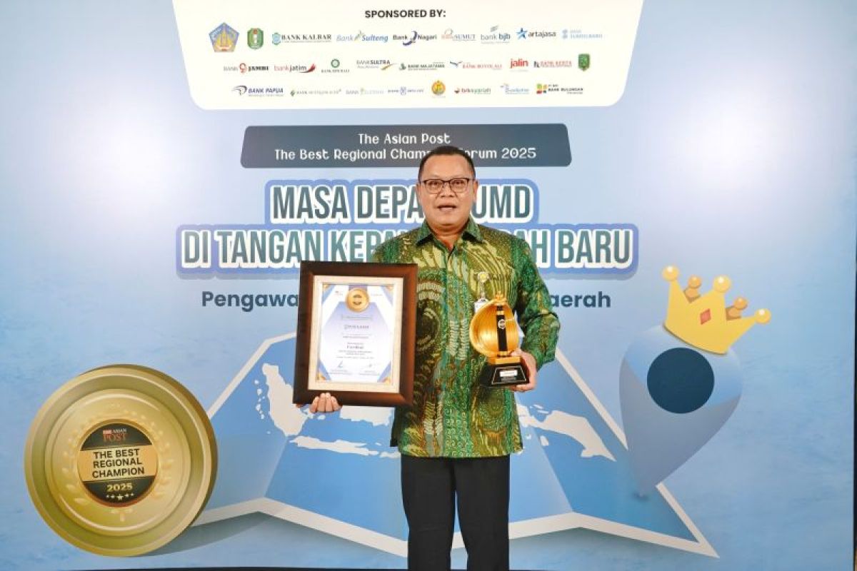 Bank Kalbar raih penghargaan Golden Champion - Excellent Financial Performance in 7 Concecutive Year