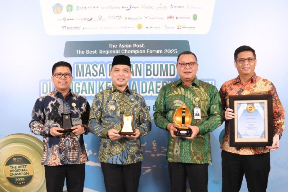 Bupati Sambas raih penghargaan dari The Asian Post