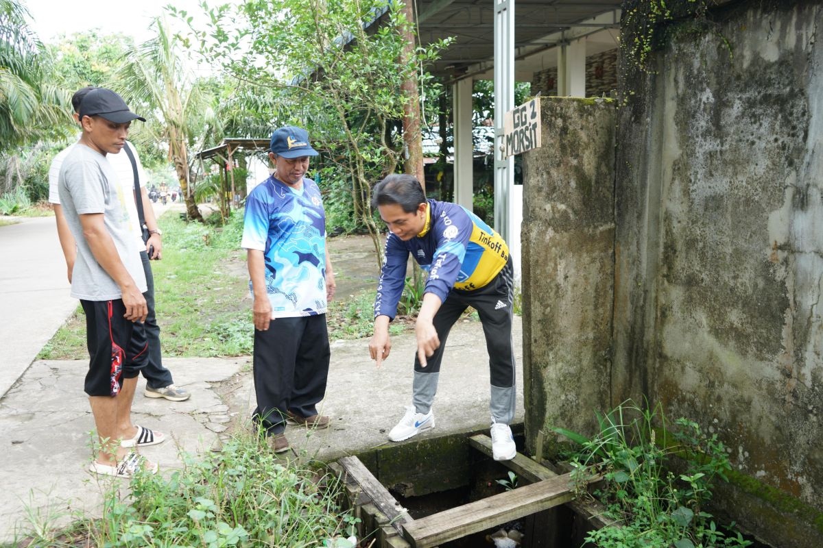 Wawako Pontianak ajak warga Pontianak Utara bersihkan parit