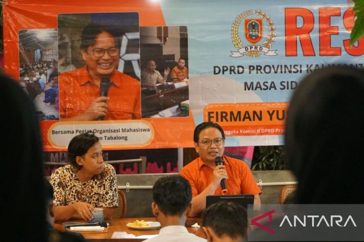 Anggota DPRD Kalsel temui poktan hingga mahasiswa saat reses