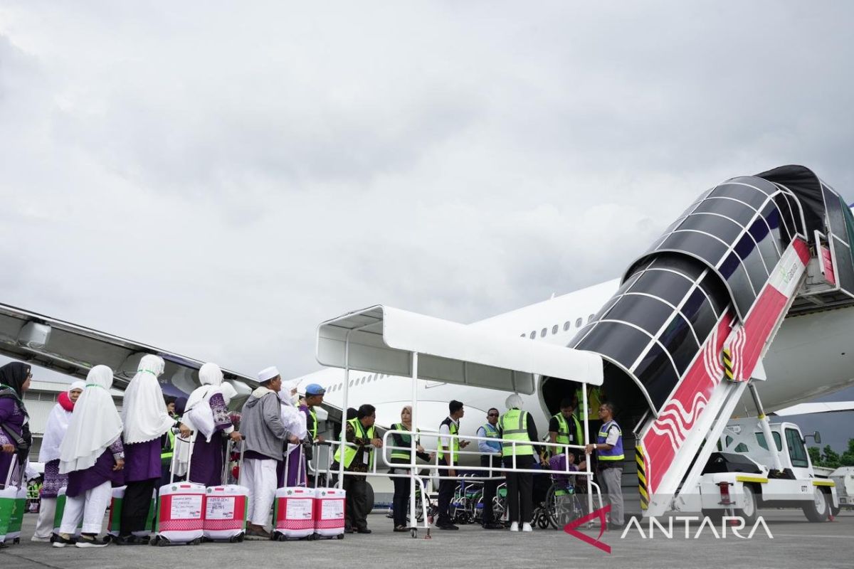 Pesawat Garuda bawa jamaah calon haji lakukan RTB di Bandara Kualanamu