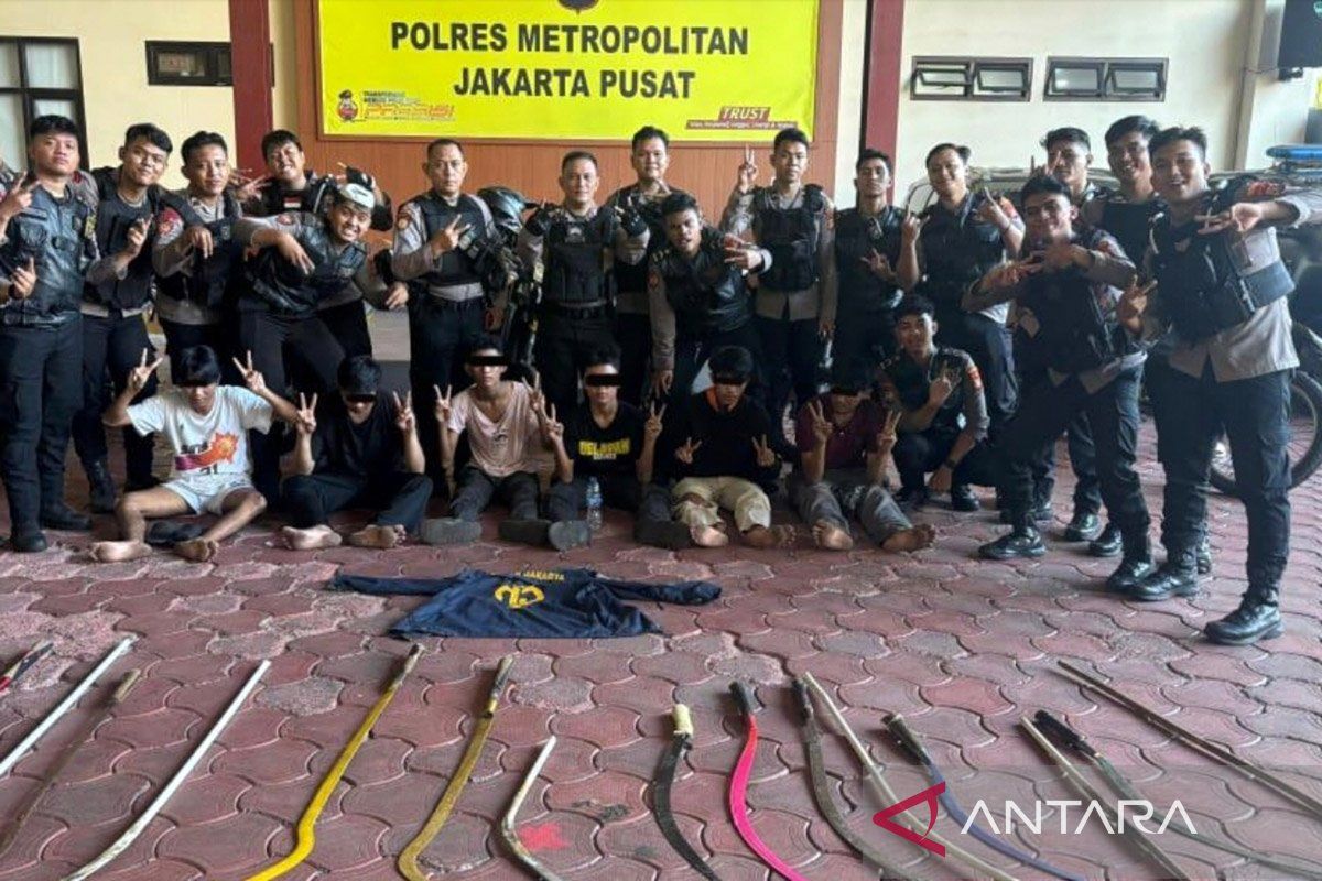 Polisi temukan senjata tajam di Jakpus saat patroli malam