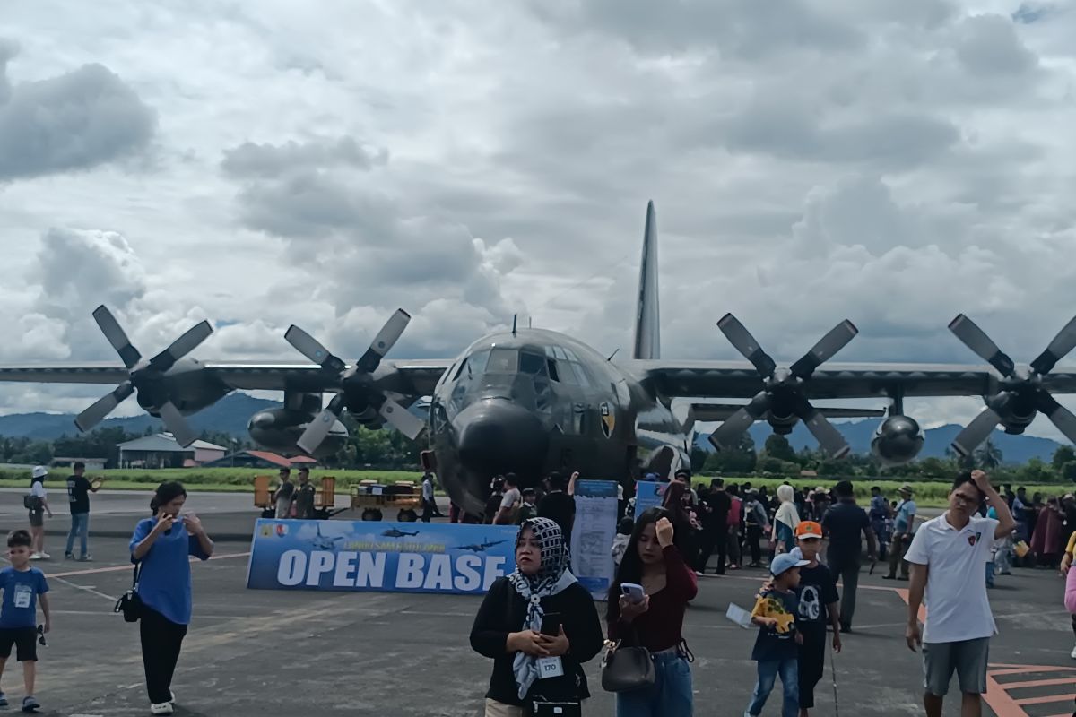 "Open Base" Lanud Sam Ratulangi Manado dipadati pengunjung