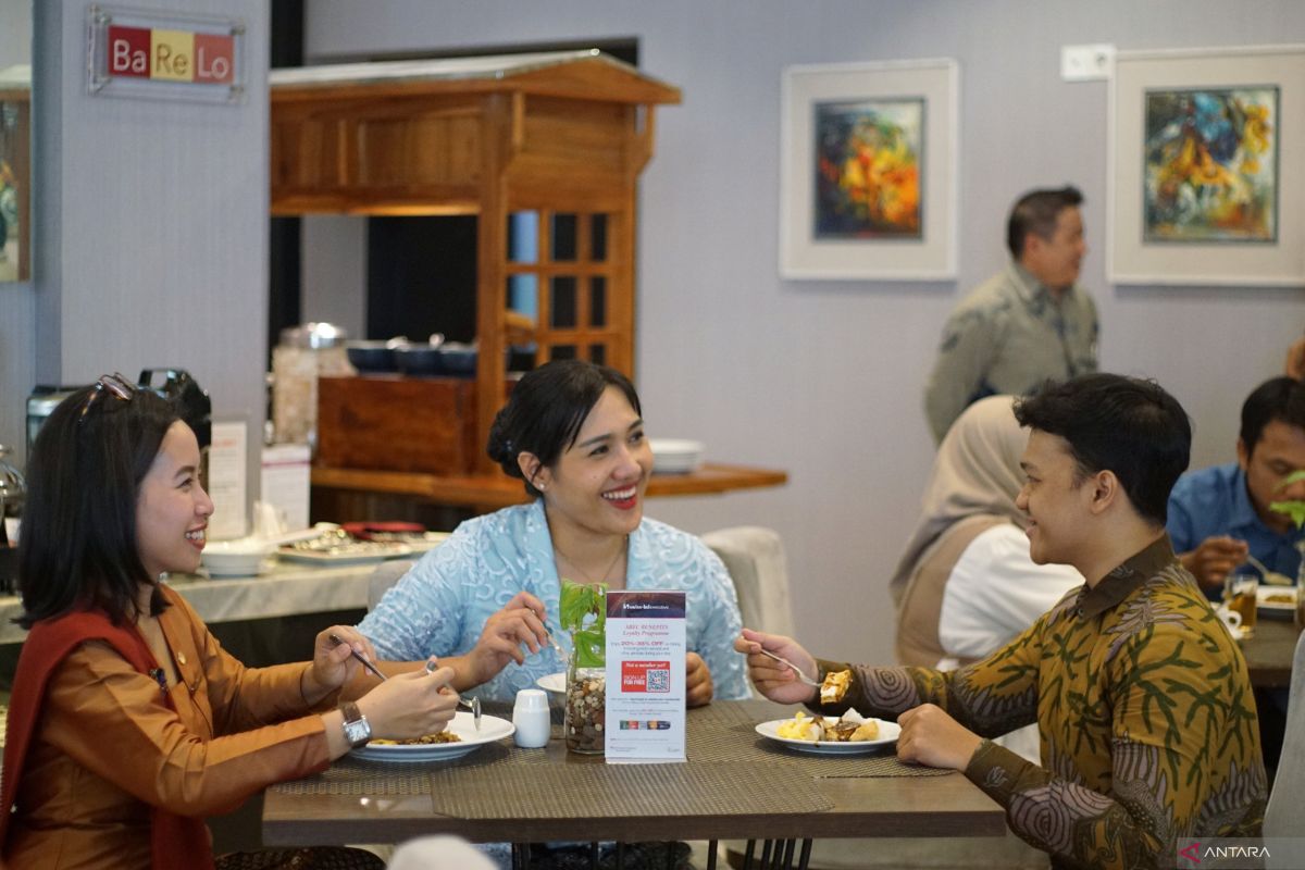 Swiss-Belinn Tunjungan hadirkan pameran lukisan dan sajian kuliner Jawa