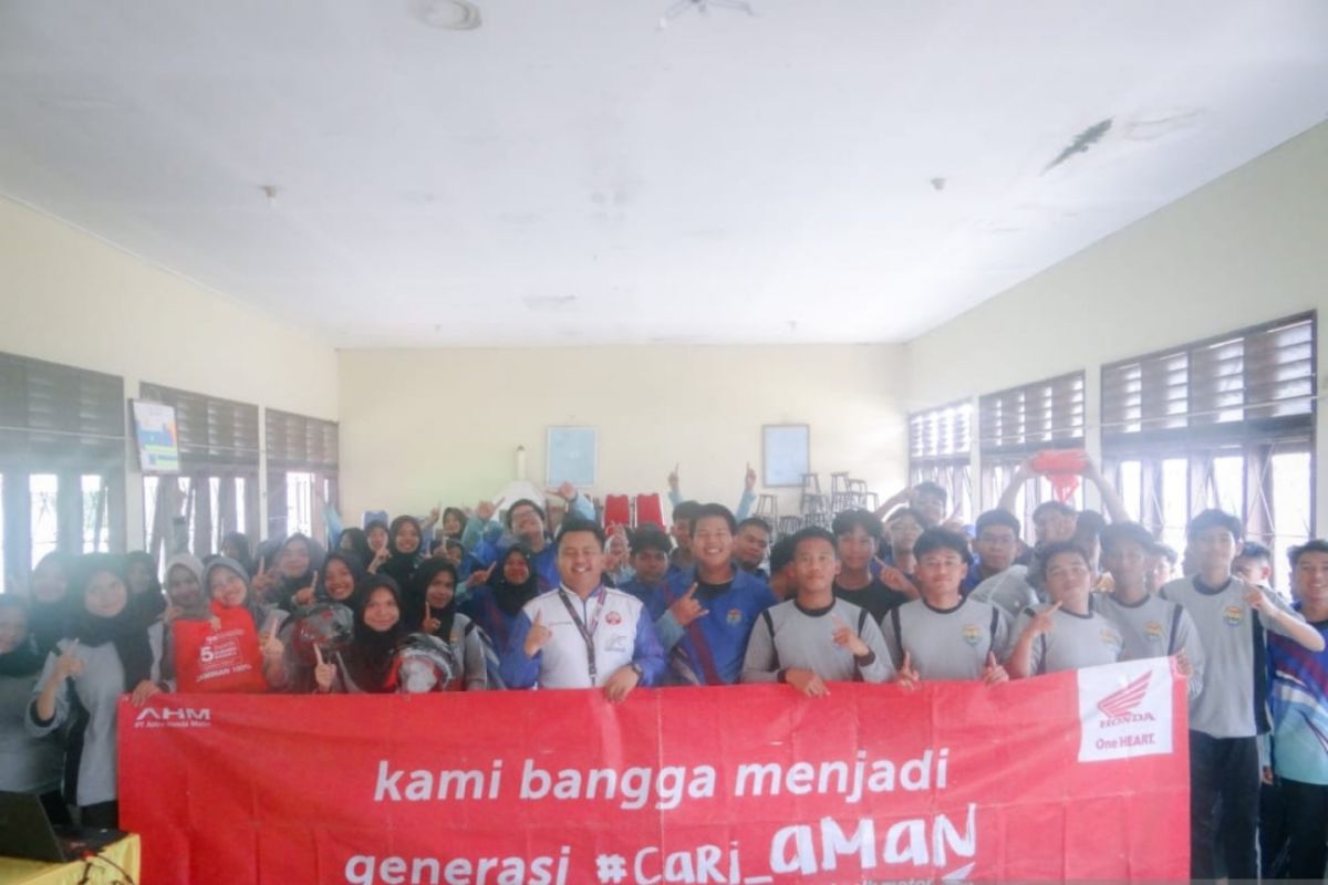 Honda Babel gelar edukasi safety riding di SMAN 1 Kampit