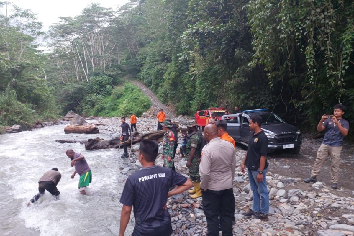 Polres Pegaf kerahkan personel cari korban banjir bandang
