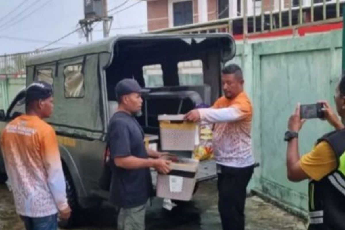 BKSDA Maluku terima peenyerahan delapan ekor kakaktua hasil translokasi dari Sulsel