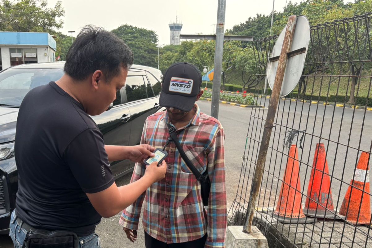 Polisi tangkap calo barang di Terminal Kargo Bandara Soekaro Hatta