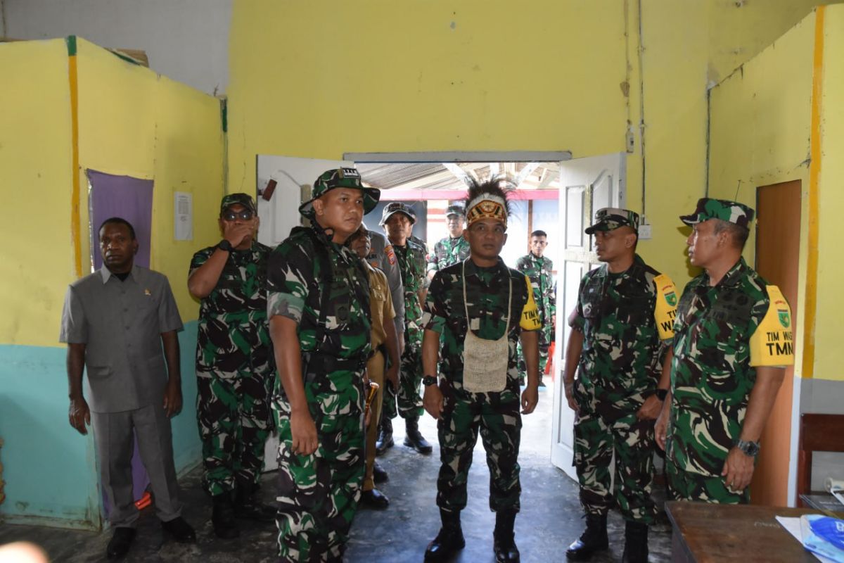 Tim Wasev Mabes TNI kunjungi lokasi TMMD Kampung Pigapu Mimika