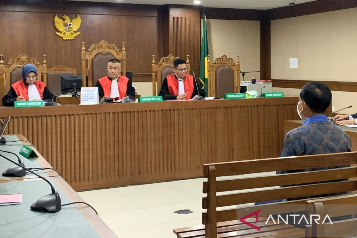 Mantan Ketua Pengadilan Negeri Rudi Suparmono didakwa terima Rp21,85 miliar selama jabat Ketua PN
