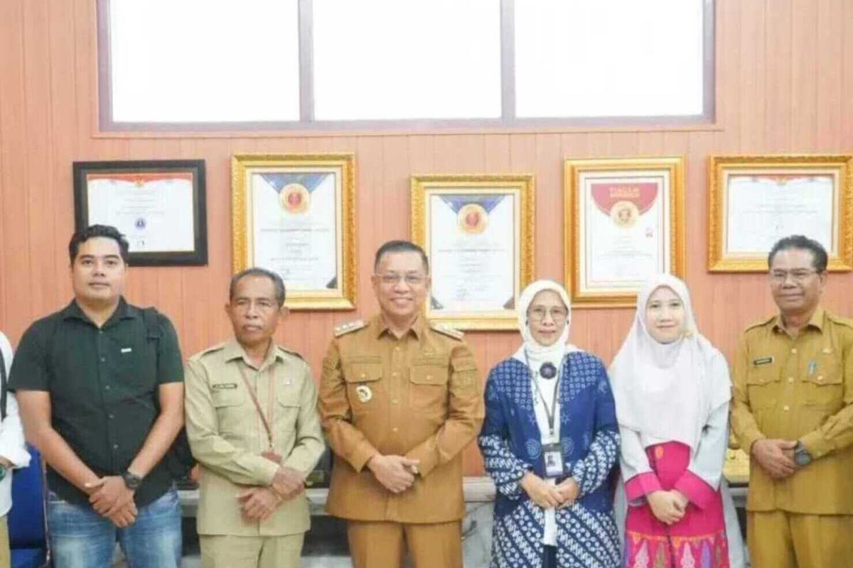 Lestarikan bahasa daerah, Wali Kota Bima terima penghargaan