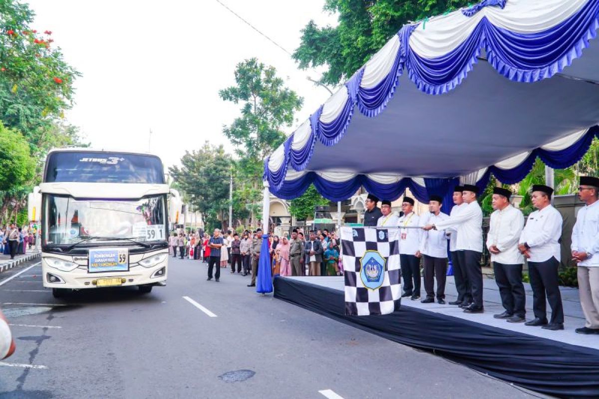 Sebanyak 1.831 jamaah calon haji Lamongan diberangkatkan ke Tanah Suci