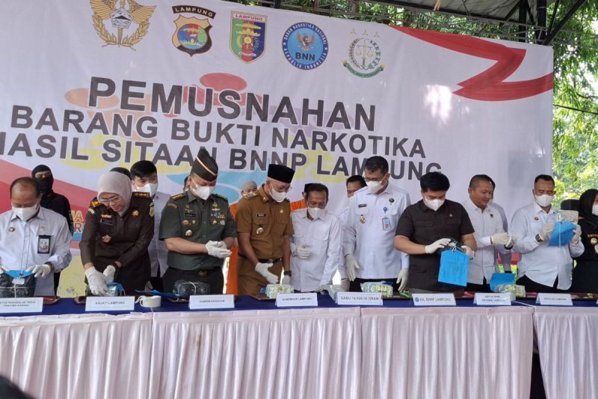 BNNP Lampung musnahkan barang bukti narkoba jenis sabu-sabu seberat 14,9 kilogram