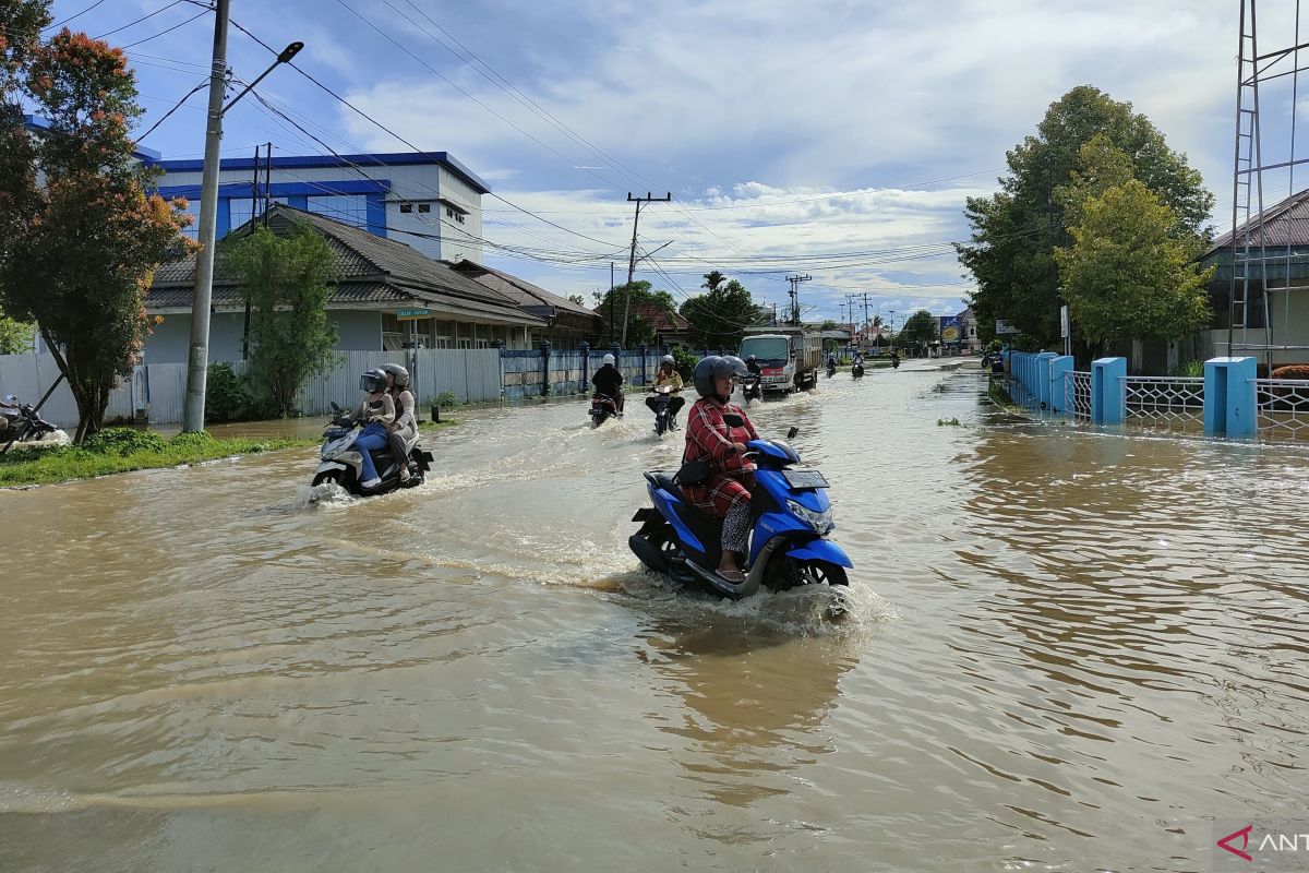 Sungai Kayan meluap, ibu kota Kaltara banjir mencapai 45 cm