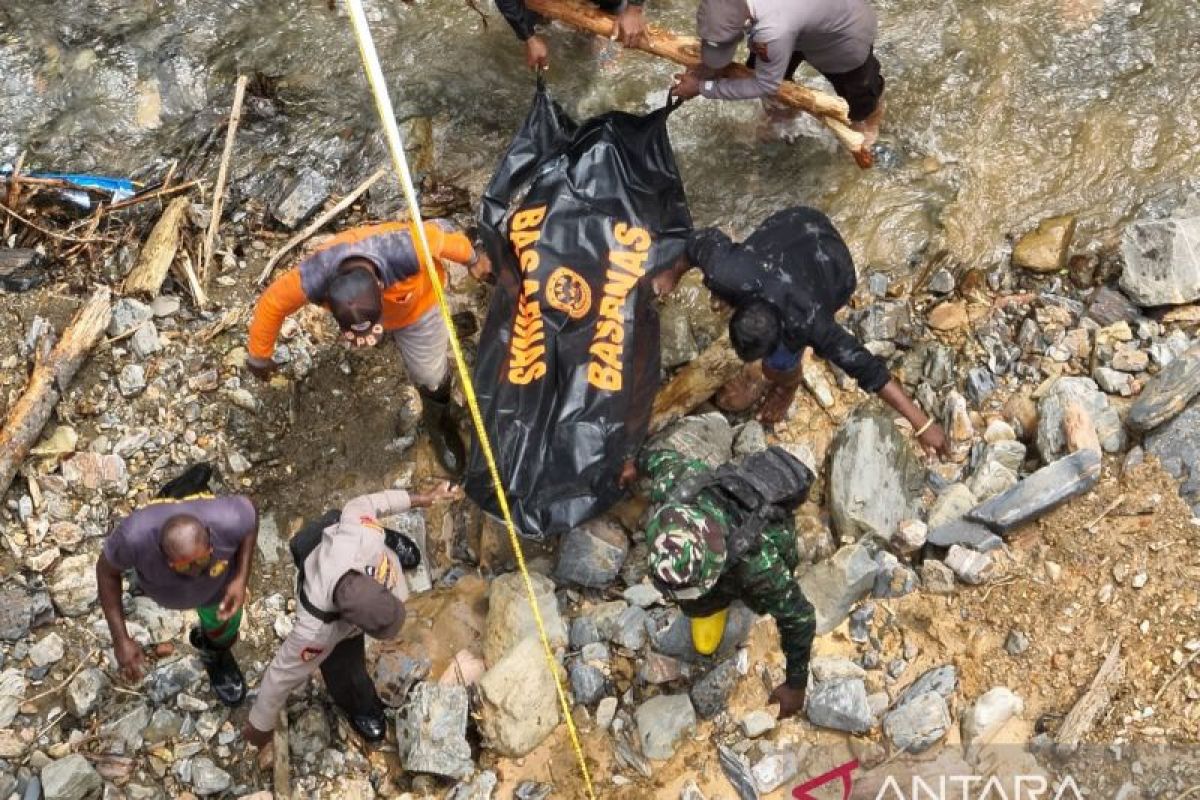 SAR evakuasi lima jenazah korban banjir di Pegunungan Arfak
