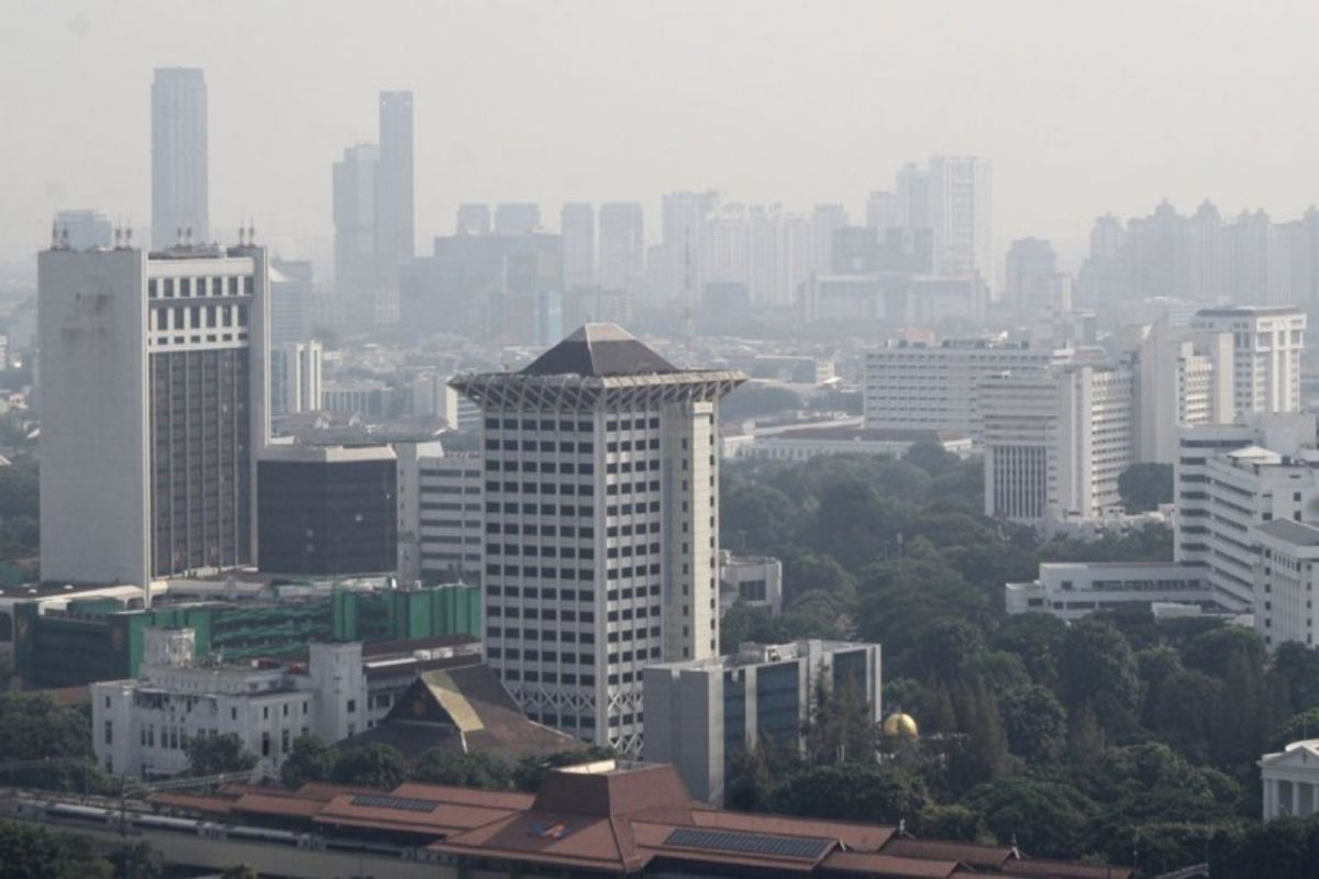KLH minta DKI Jakarta percepat konversi angkutan massal berbasis listrik
