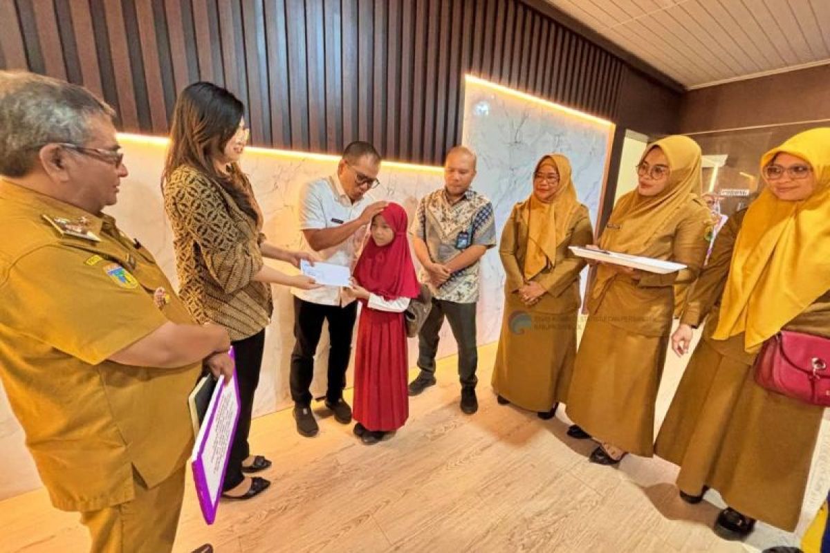 Buol salurkan bantuan Atensi Kemensos ke 83 anak