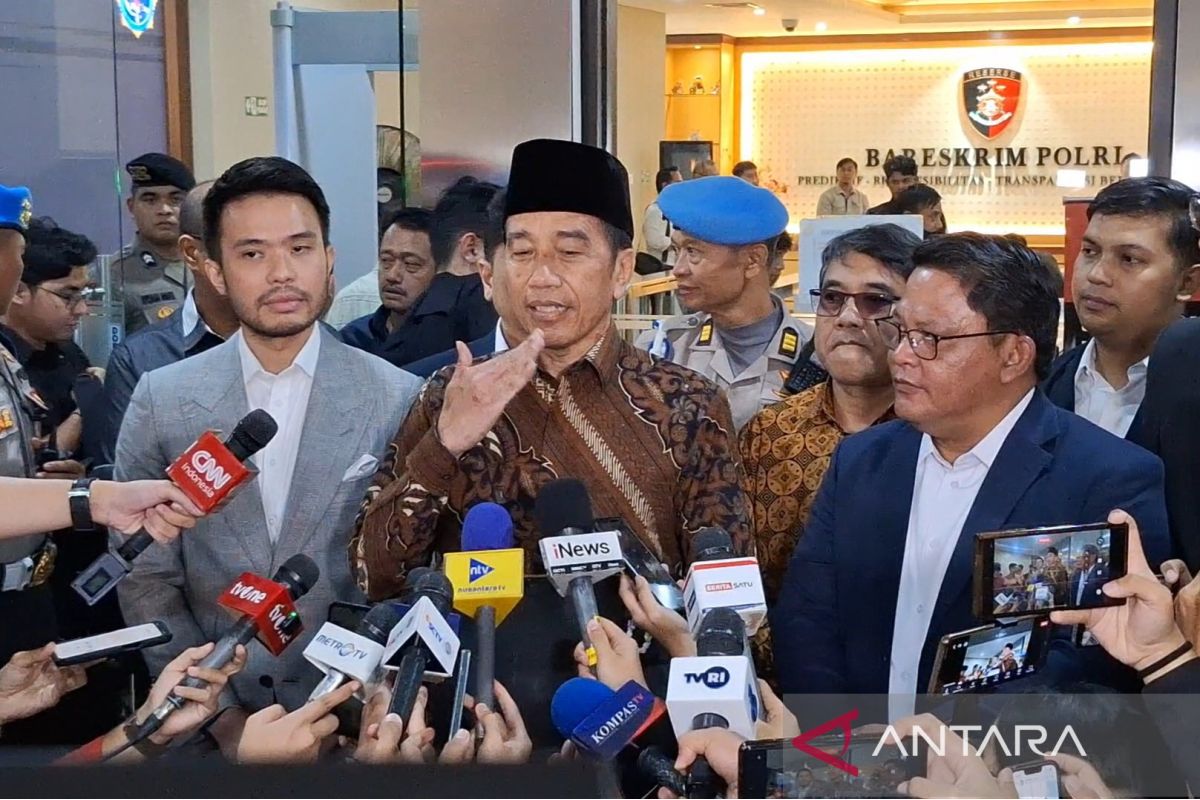 Jokowi clarifies diploma authenticity allegations, promises proof