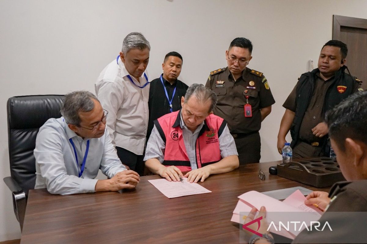 Kejagung melimpahkan sembilan tersangka kasus impor gula ke JPU