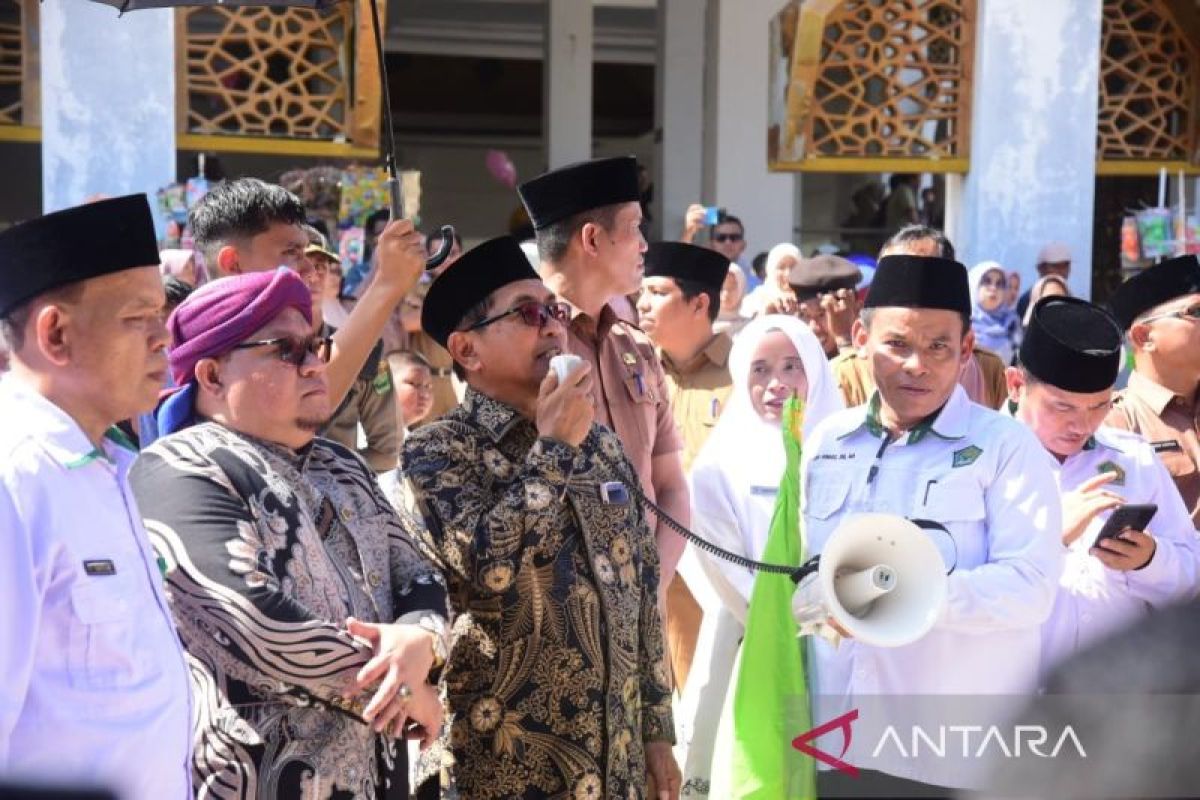 Pemkab Padang Pariaman ingatkan jamaah calon haji saling membantu