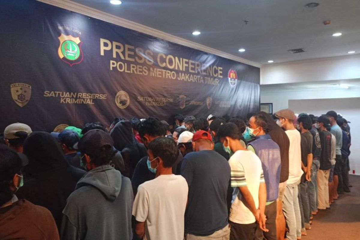 Polisi tangkap ratusan preman di Jaktim, 20 orang ditahan