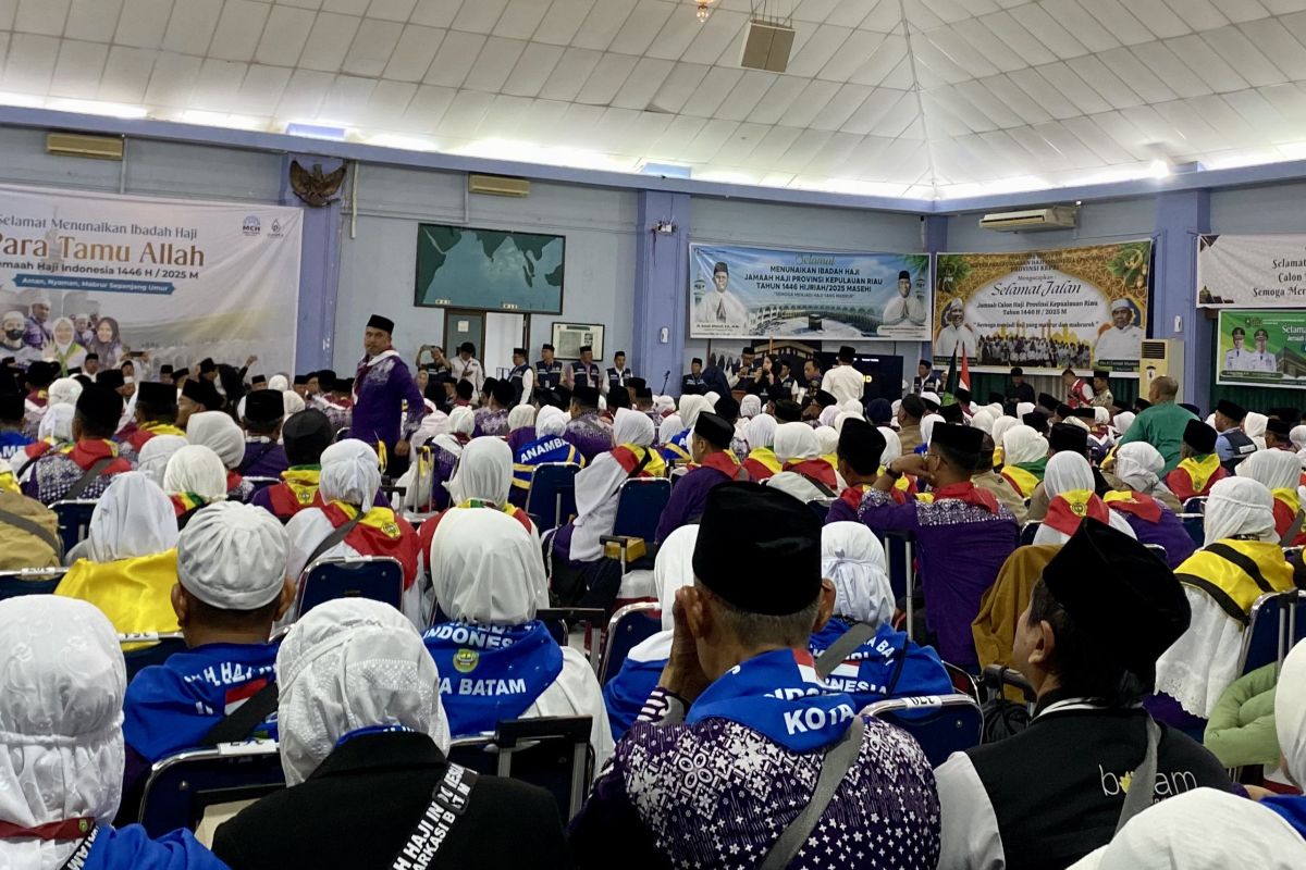 Embarkasi Batam berangkatkan 1.293 calon haji asal Kepri sesuai dengan kuota