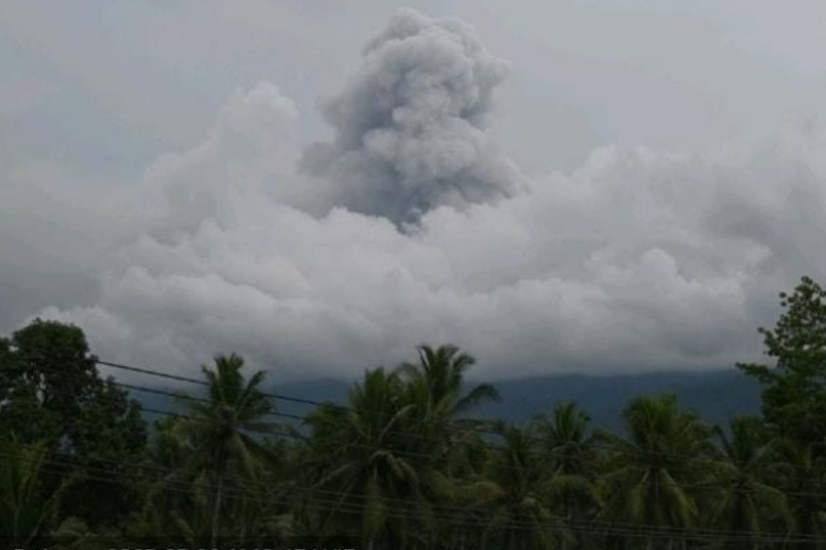 PGA sebut Gunung Dukono di Halut semburkan abu setinggi 1.500 meter