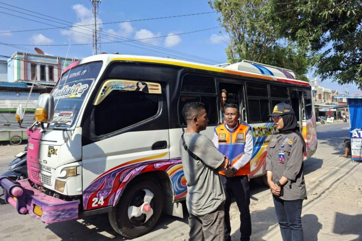 BPTD NTT sosialisasikan wajib masuk Terminal Bimoku kepada sopir bus