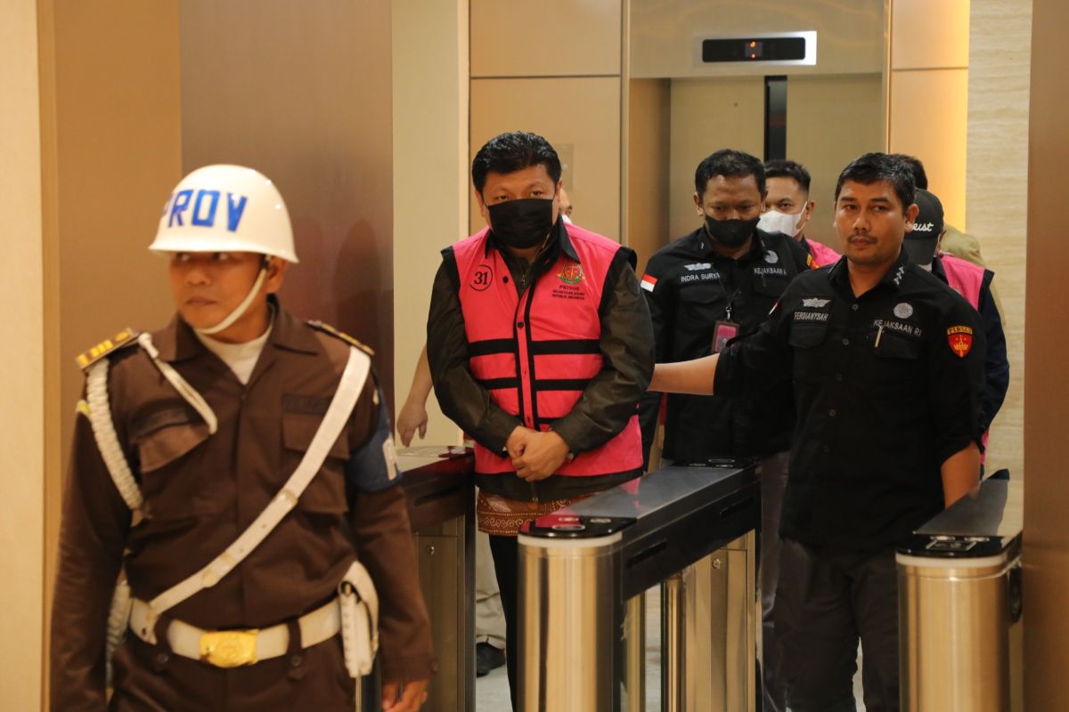 Sritex ex-director, bank executives arrested in corruption case