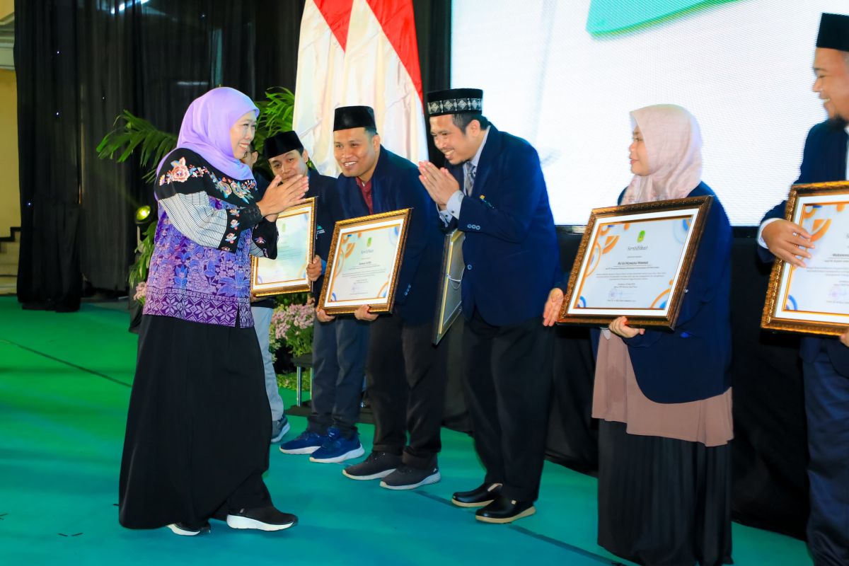 Gubernur Jatim luncurkan 1.193 beasiswa santri unggul
